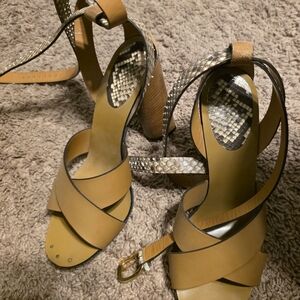 Elegant Gucci 36.5 Tan and Snakeskin Women's Heels